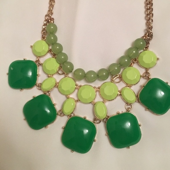 Two Green Necklaces long & short length - Picture 6 of 6